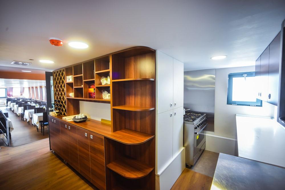 Hotel Delta 3 Tulcea Eksteriør billede